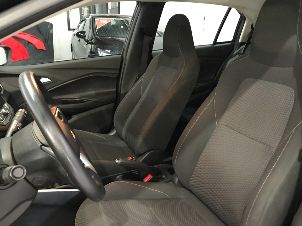 Chevrolet Onix Preto