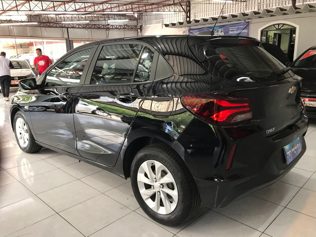 Chevrolet Onix Preto