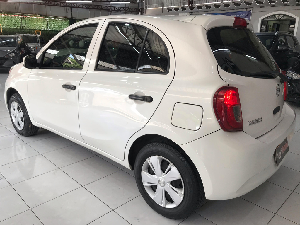 Nissan March Branco