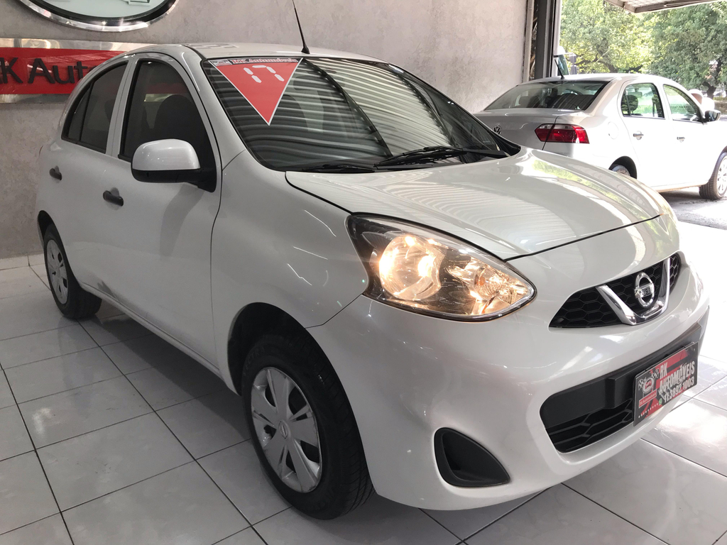 Nissan March Branco