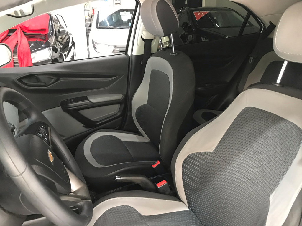Chevrolet Onix Branco