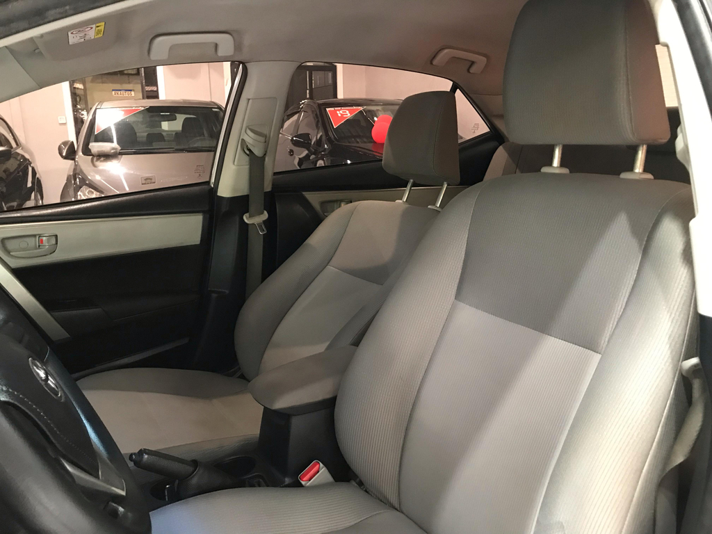 Toyota Corolla Prata