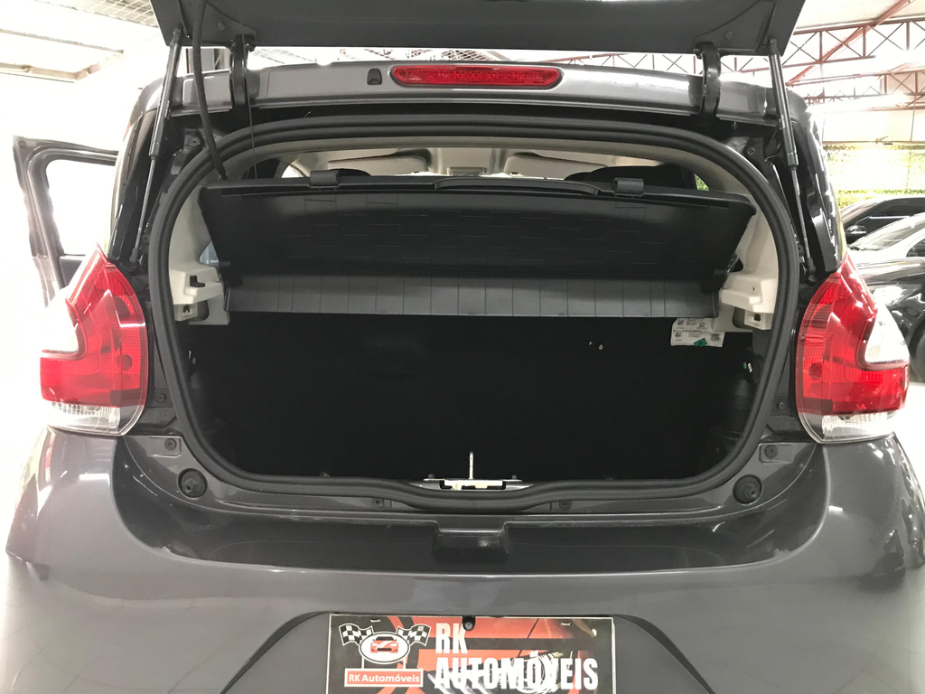 Fiat Mobi Cinza