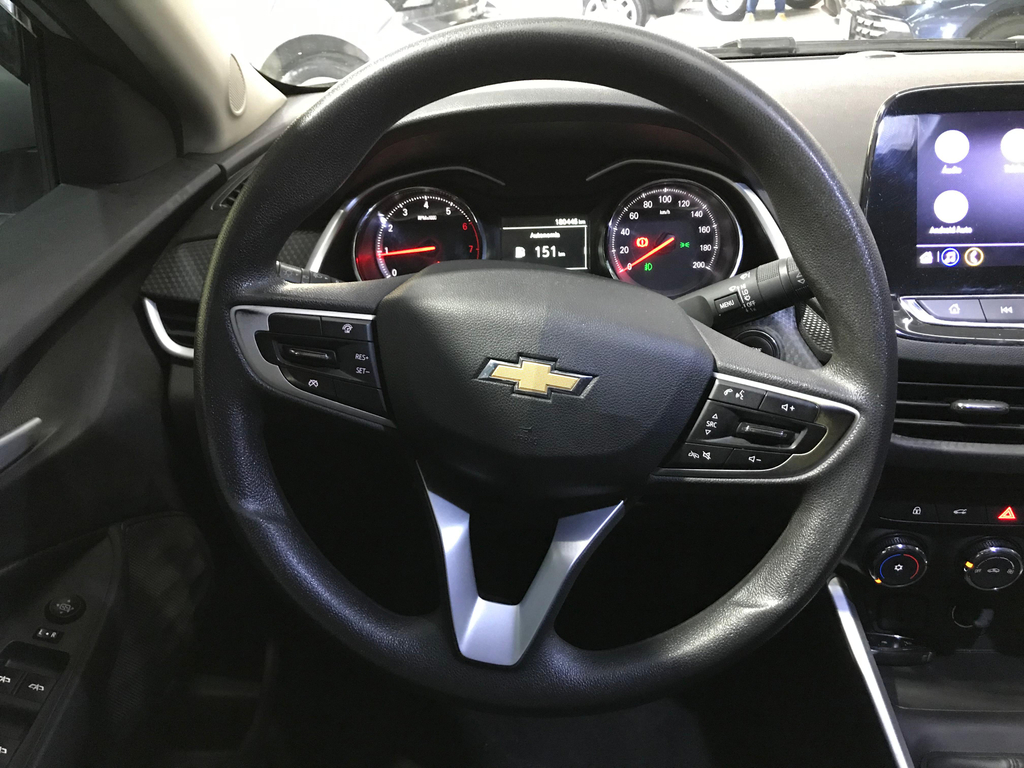 Chevrolet Onix Sedan Prata