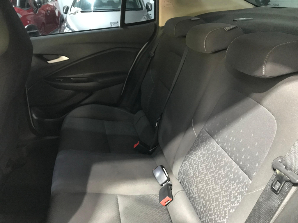 Chevrolet Onix Sedan Prata
