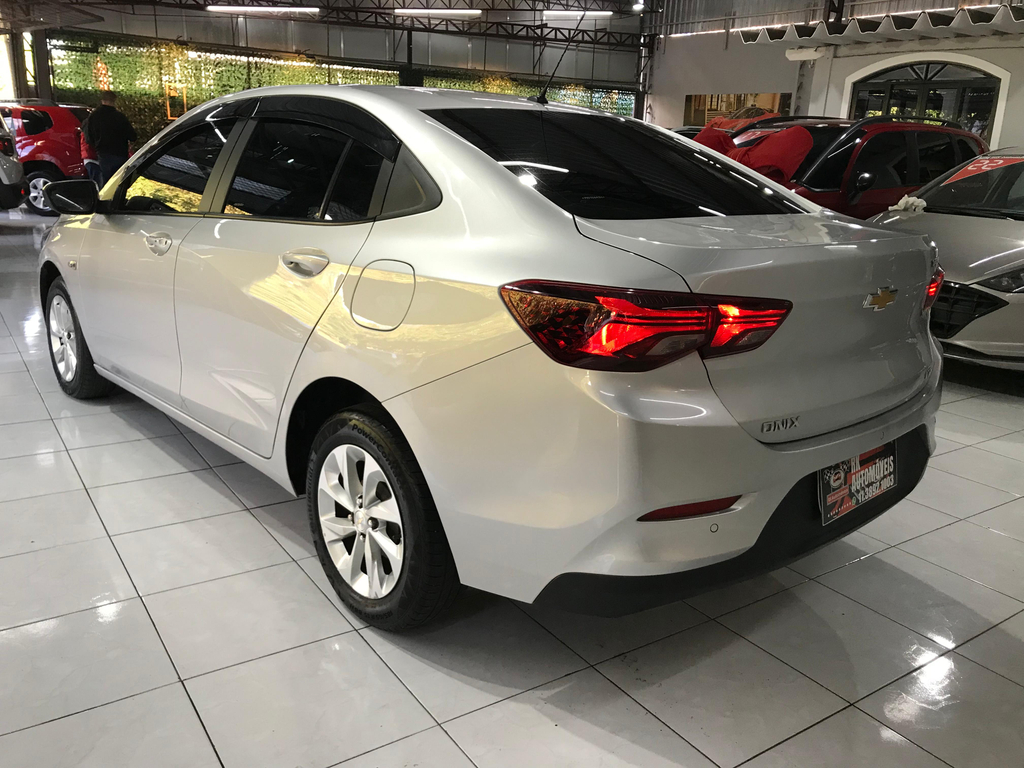 Chevrolet Onix Sedan Prata