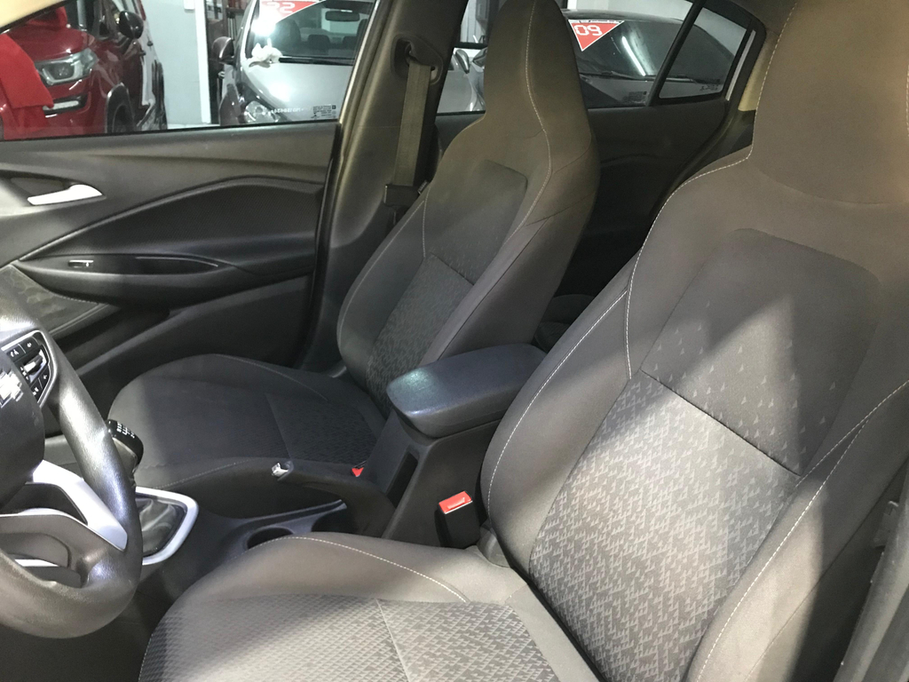 Chevrolet Onix Sedan Prata