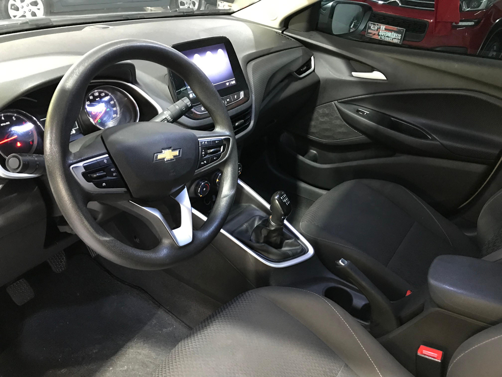 Chevrolet Onix Prata