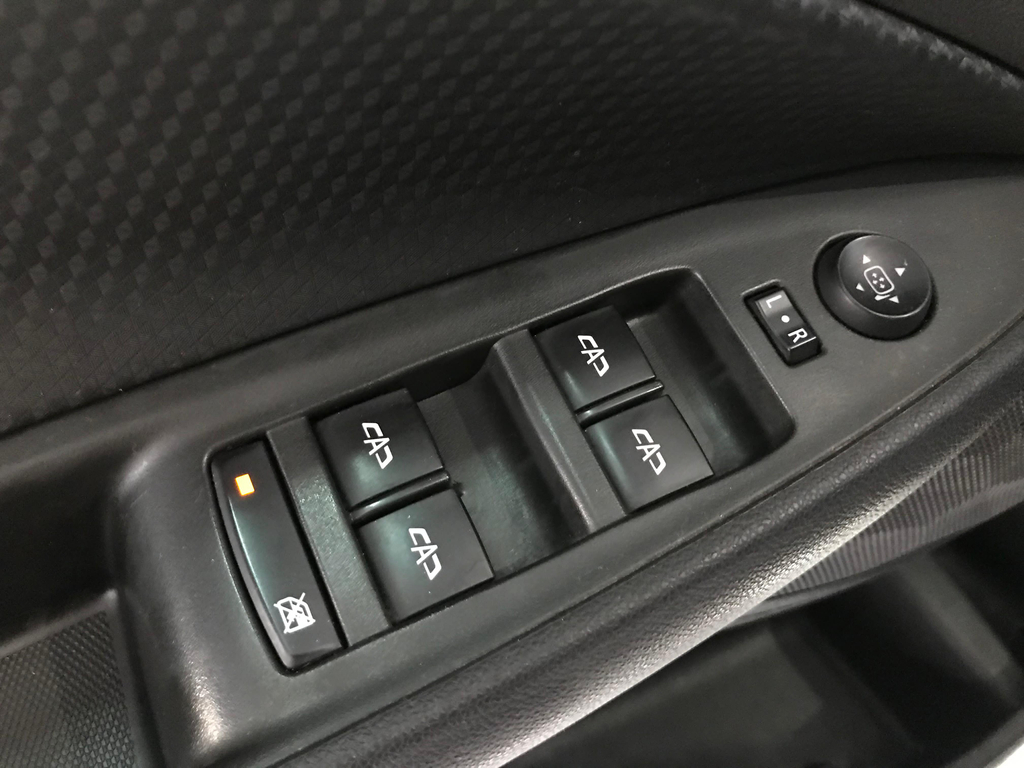 Chevrolet Onix Prata