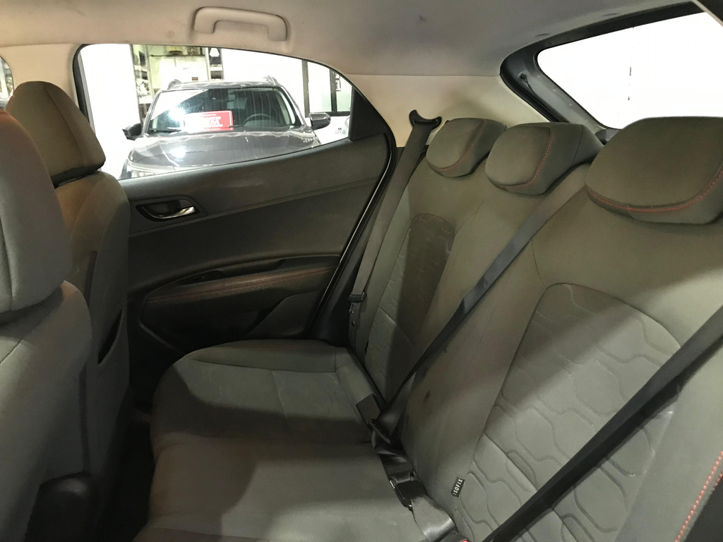 Hyundai HB20X Prata