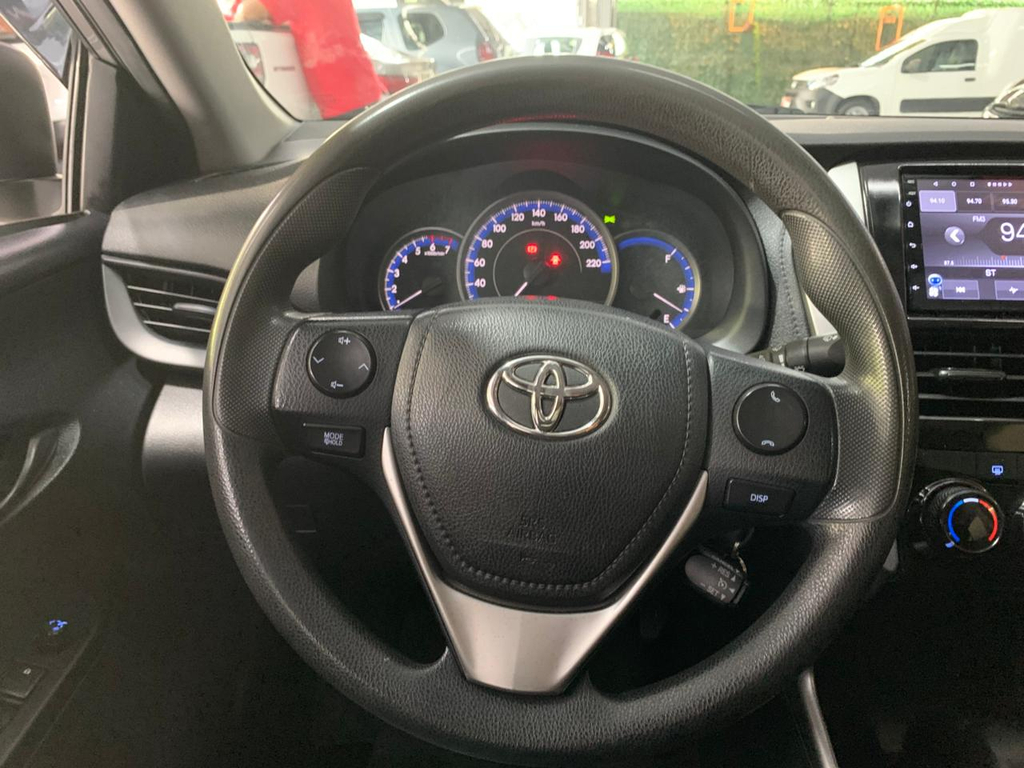 Toyota Yaris Cinza