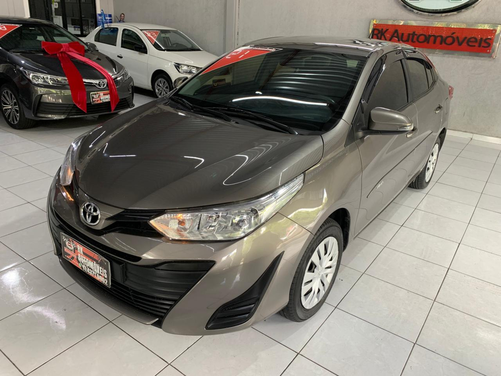 Toyota Yaris Cinza
