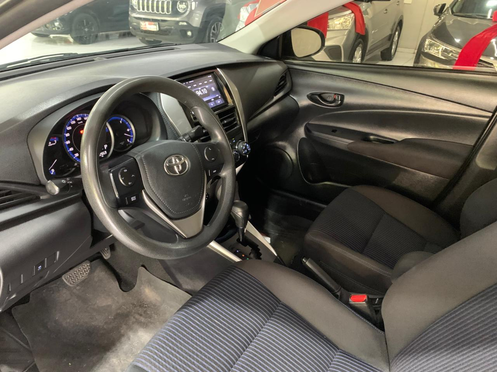 Toyota Yaris Cinza