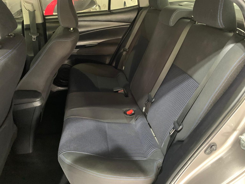 Toyota Yaris Cinza