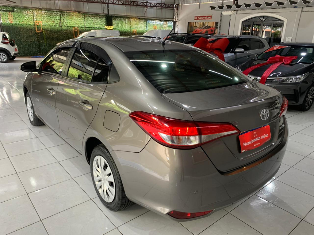Toyota Yaris Cinza
