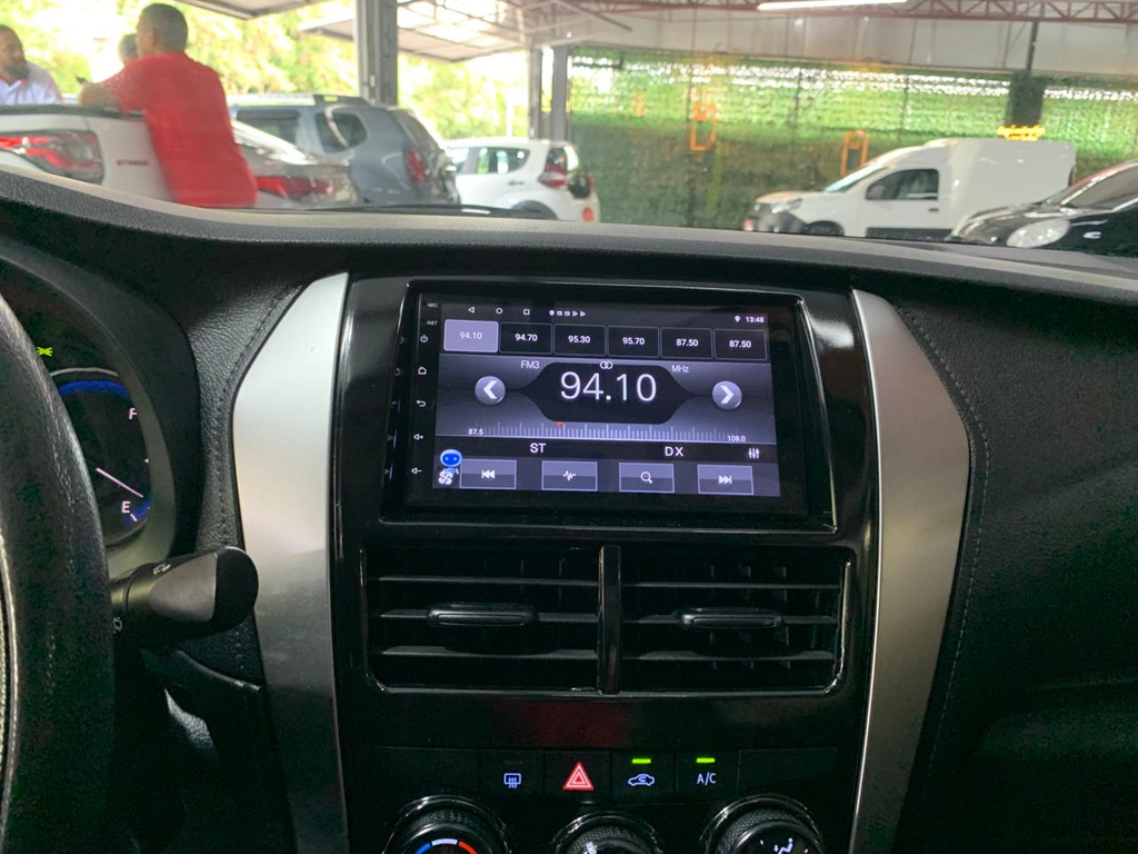 Toyota Yaris Cinza