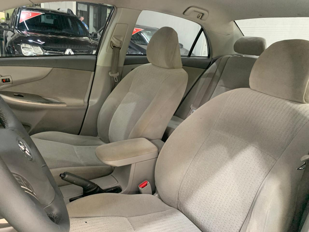 Toyota Corolla Prata