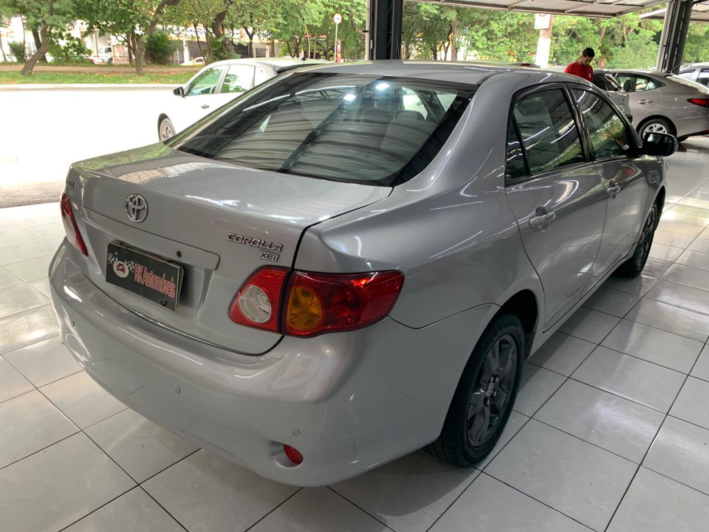 Toyota Corolla Prata