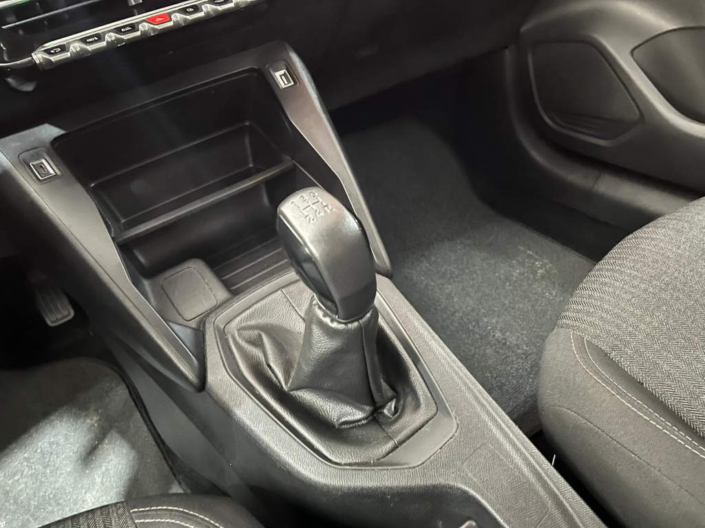 Peugeot 208 Preto