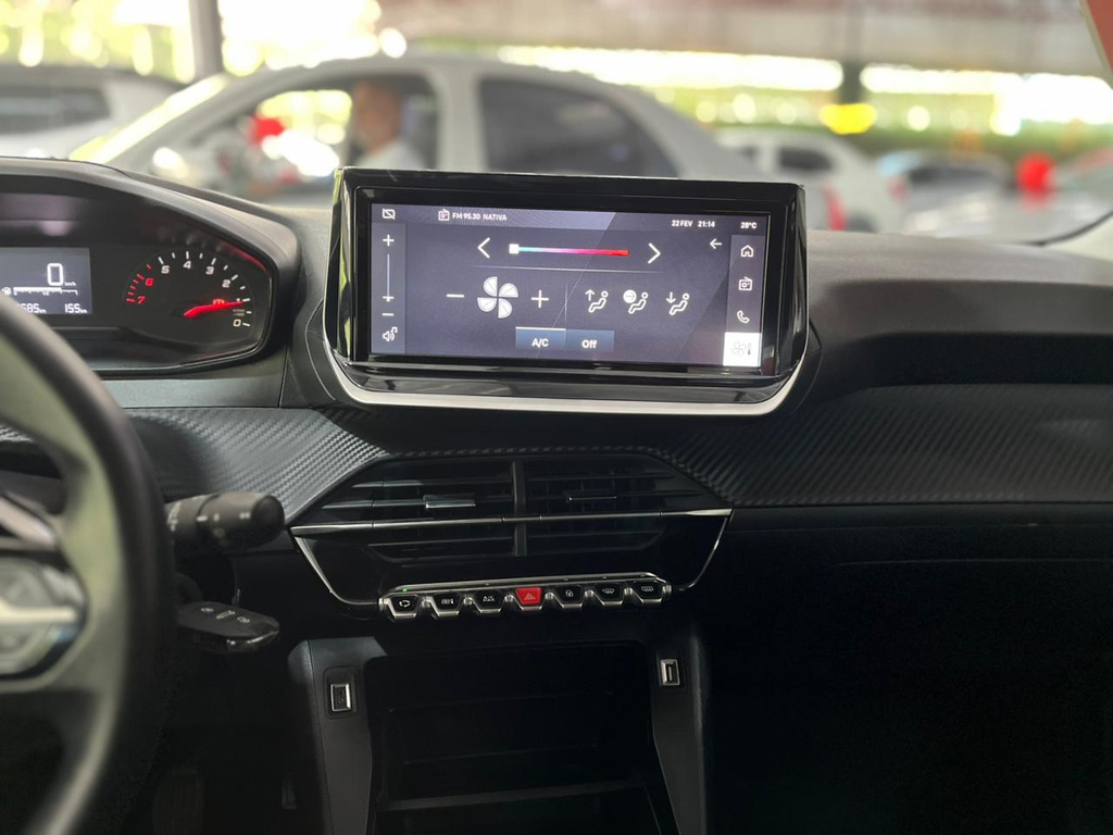 Peugeot 208 Preto