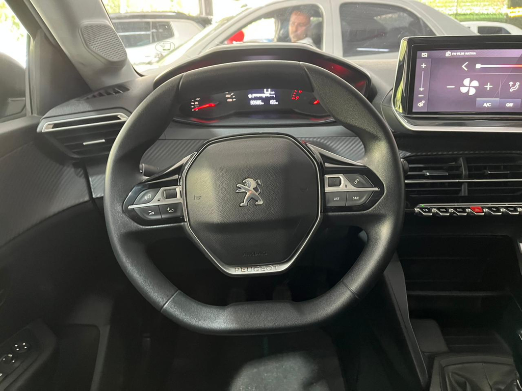 Peugeot 208 Preto