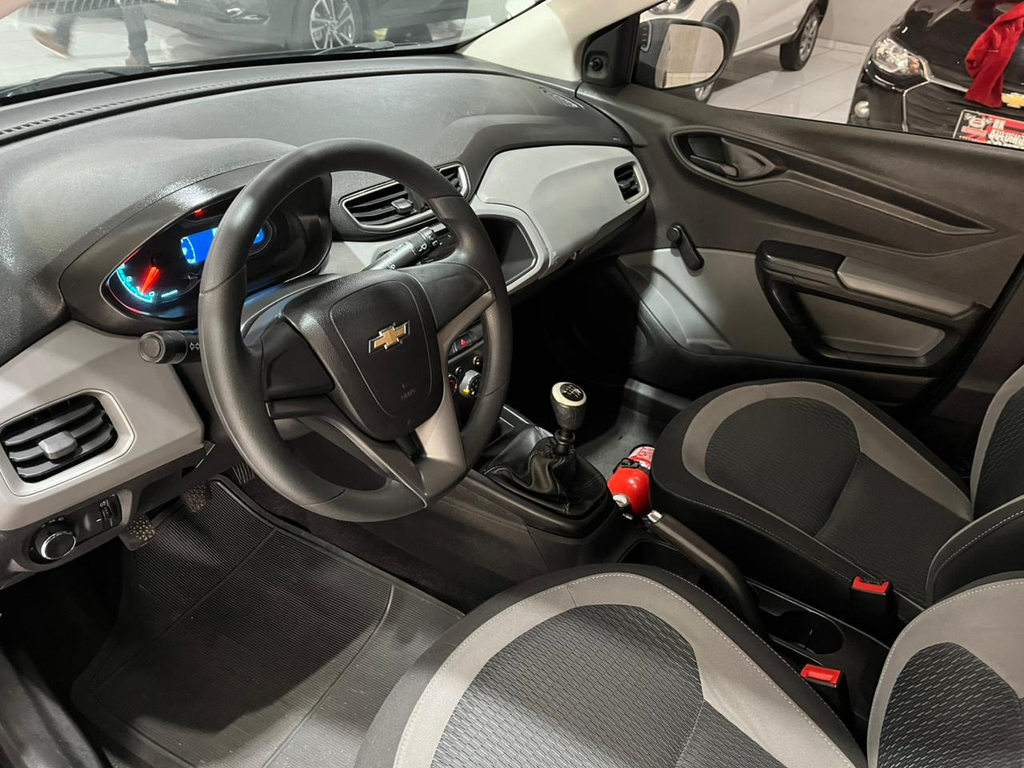 Chevrolet Onix Preto