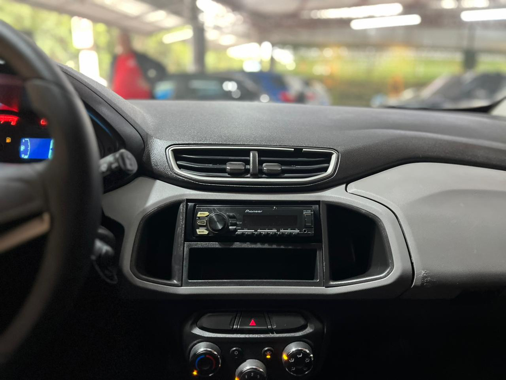 Chevrolet Onix Preto