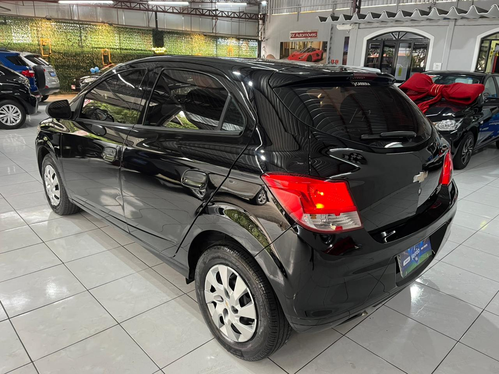 Chevrolet Onix Preto
