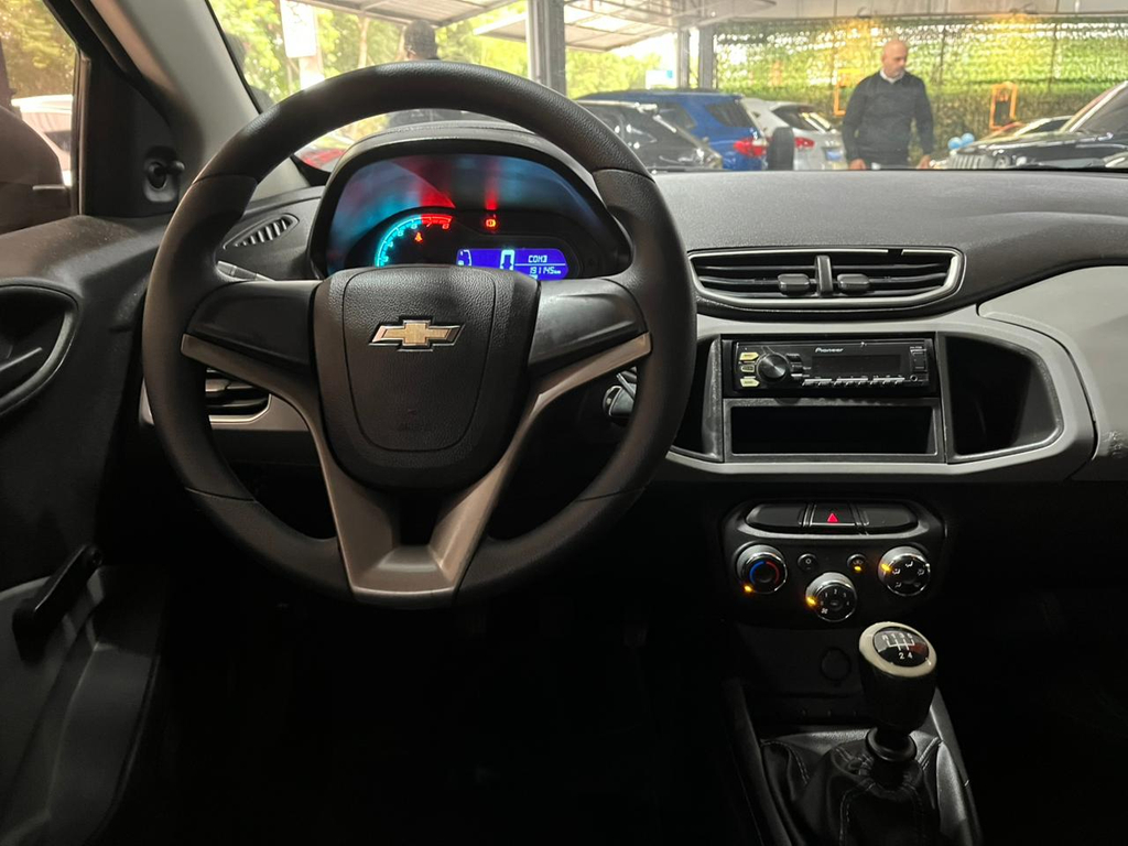 Chevrolet Onix Preto
