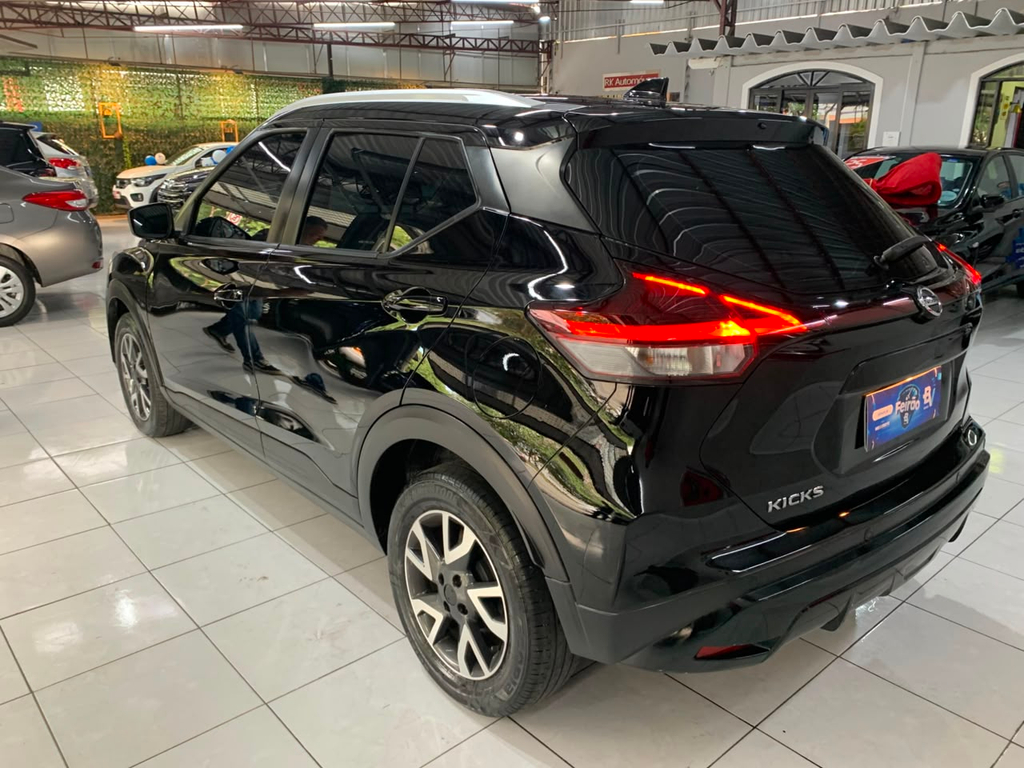 Nissan Kicks Preto