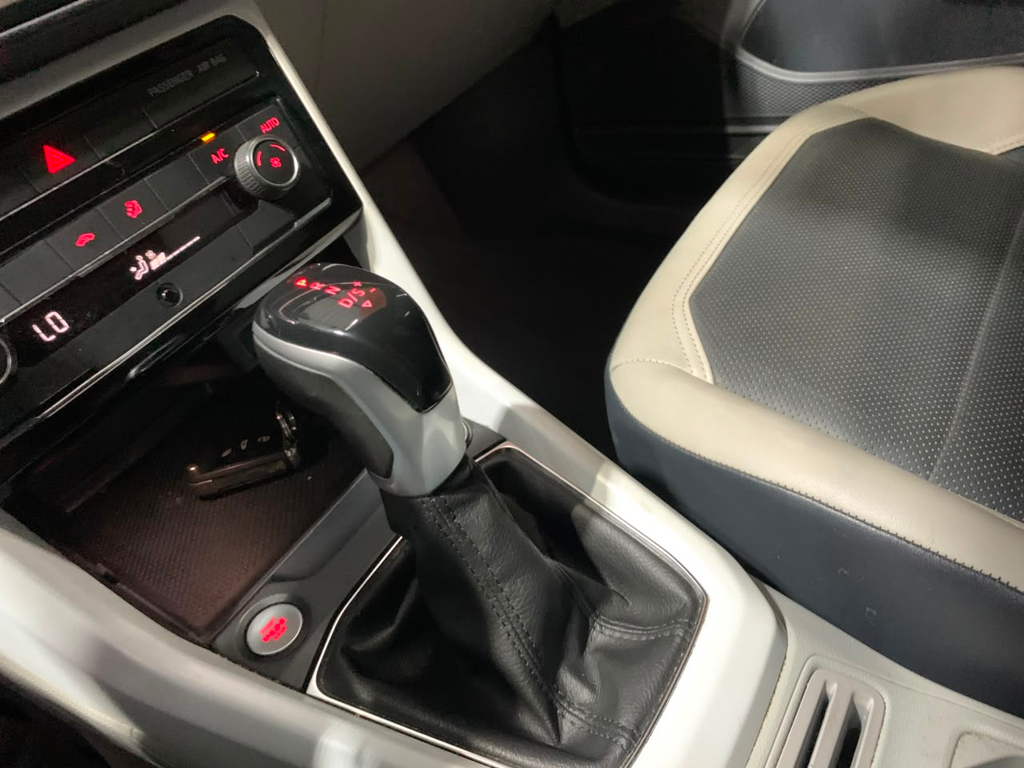 Volkswagen T-Cross Preto