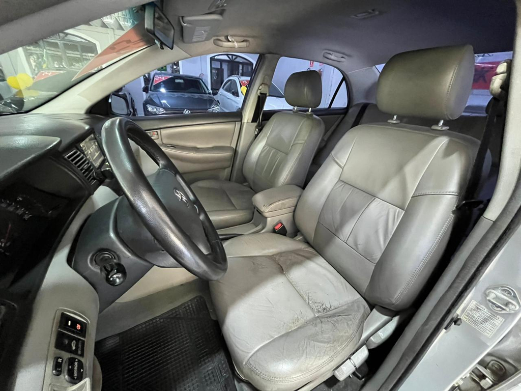 Toyota Corolla Prata