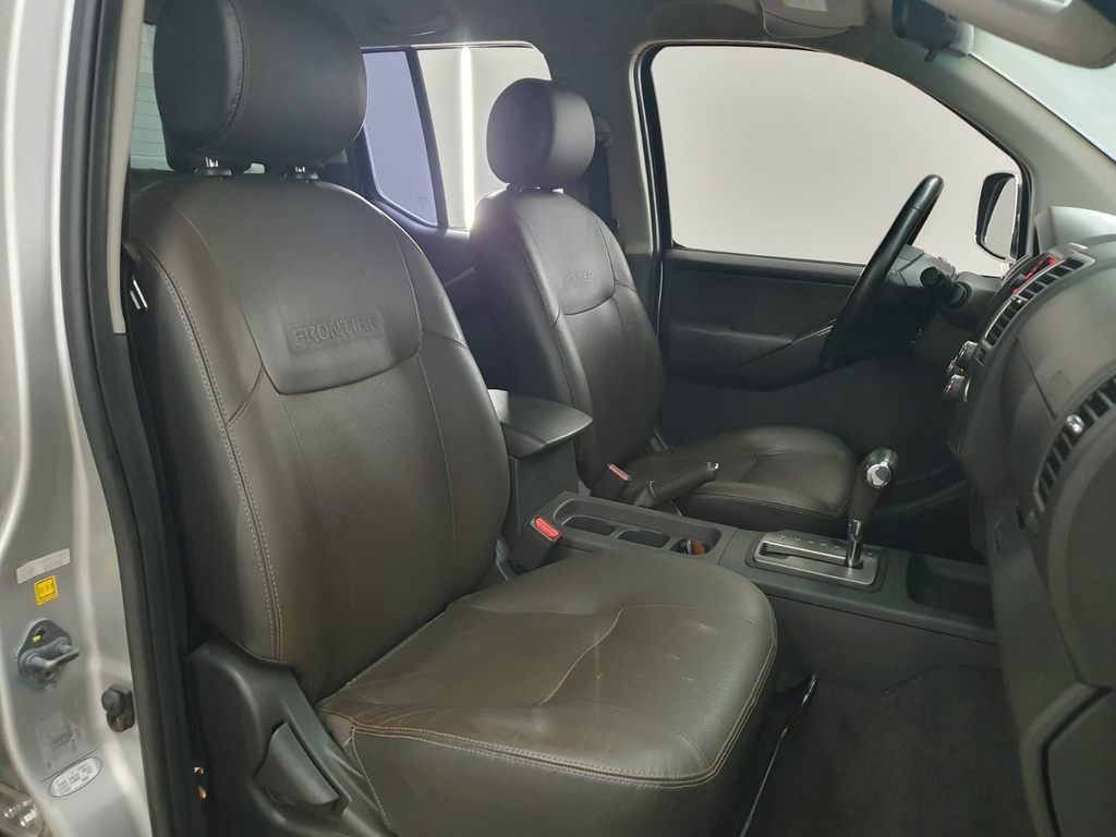 Nissan Frontier Prata