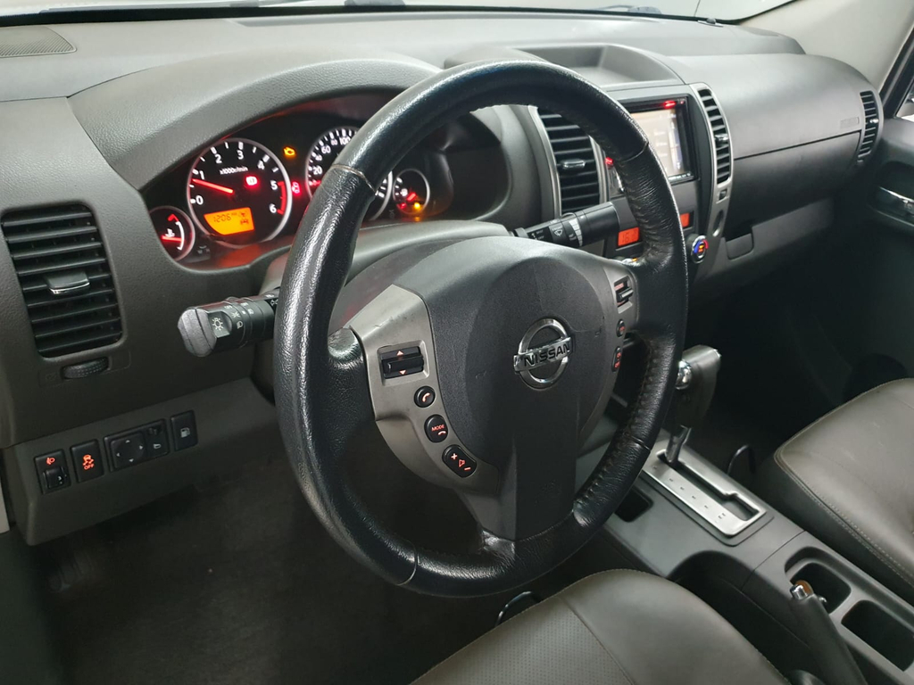 Nissan Frontier Prata
