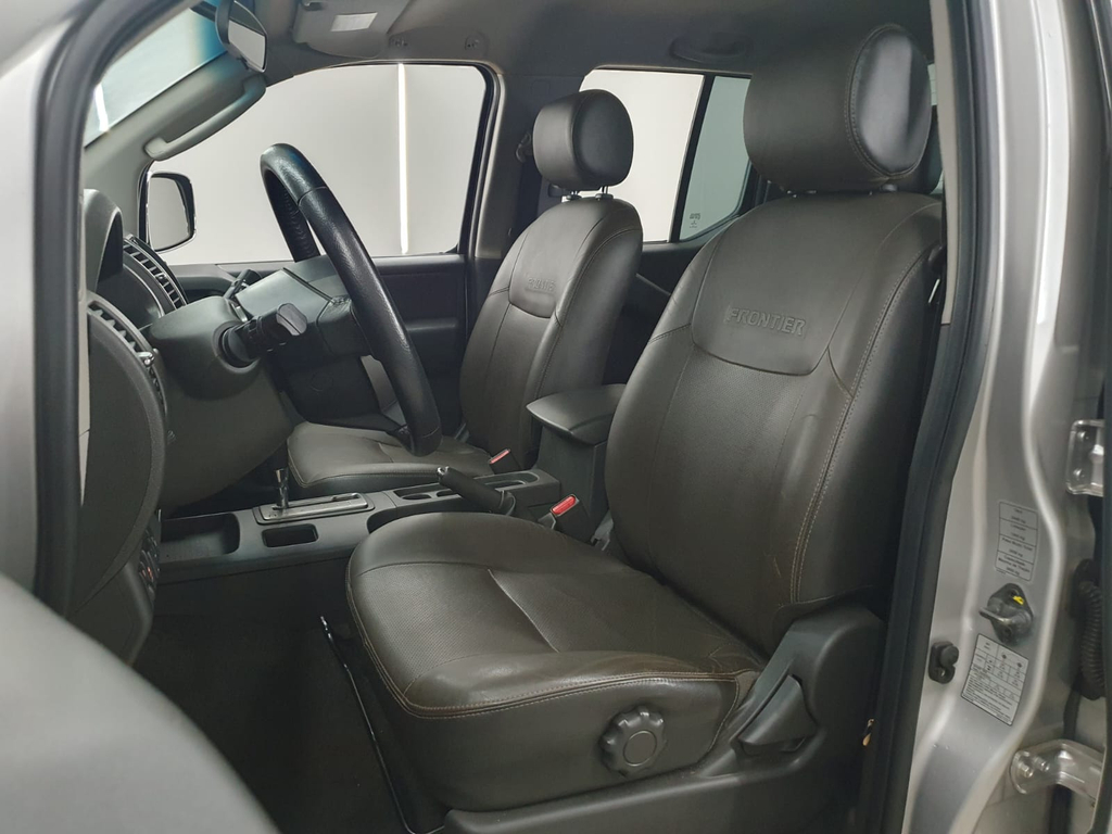 Nissan Frontier Prata