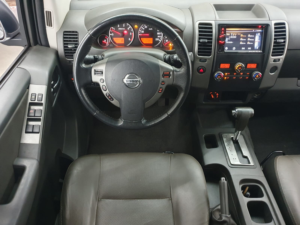 Nissan Frontier Prata