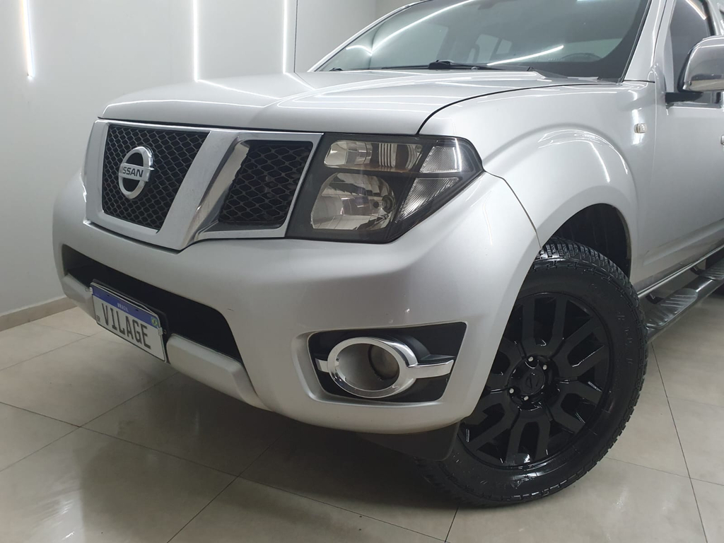 Nissan Frontier Prata