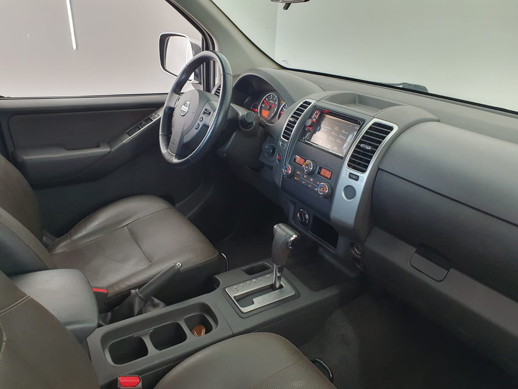 Nissan Frontier Prata