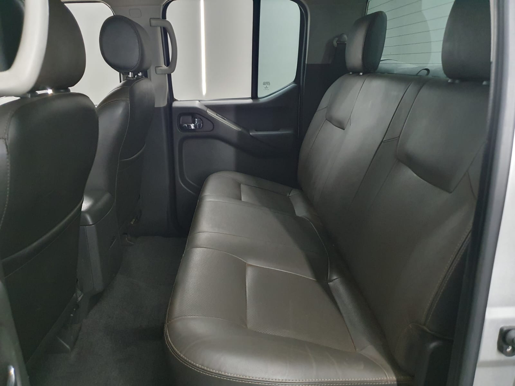 Nissan Frontier Prata