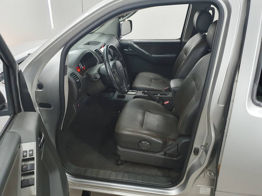 Nissan Frontier Prata