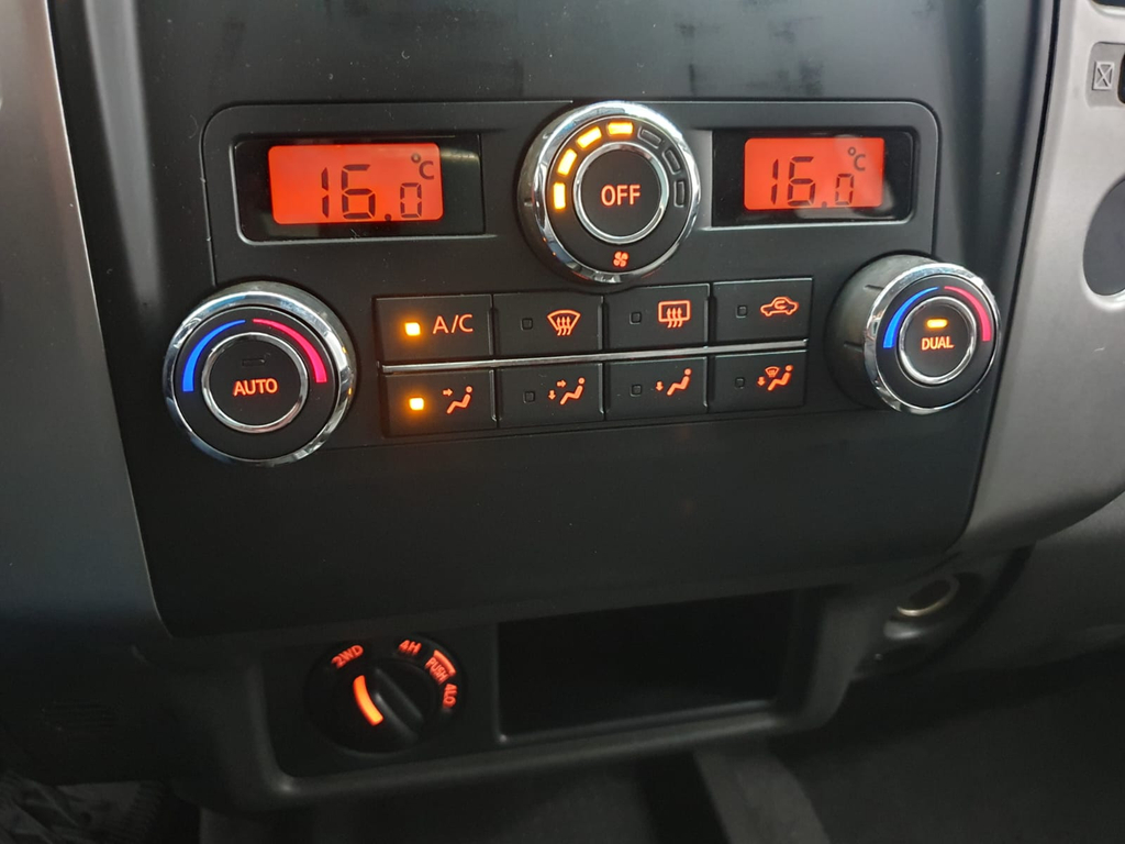 Nissan Frontier Prata