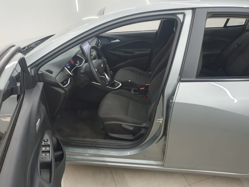 Chevrolet Onix Sedan Prata