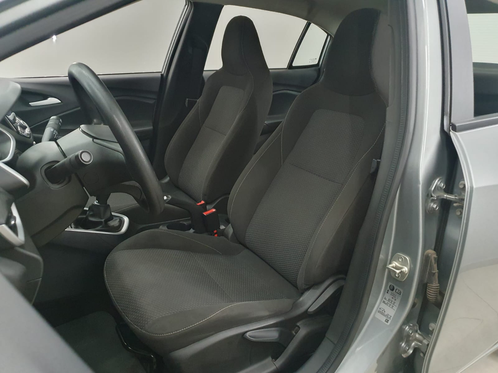 Chevrolet Onix Sedan Prata