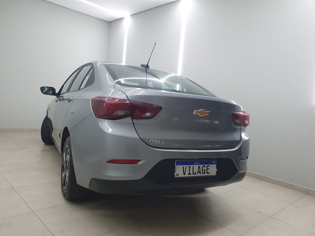 Chevrolet Onix Sedan Prata