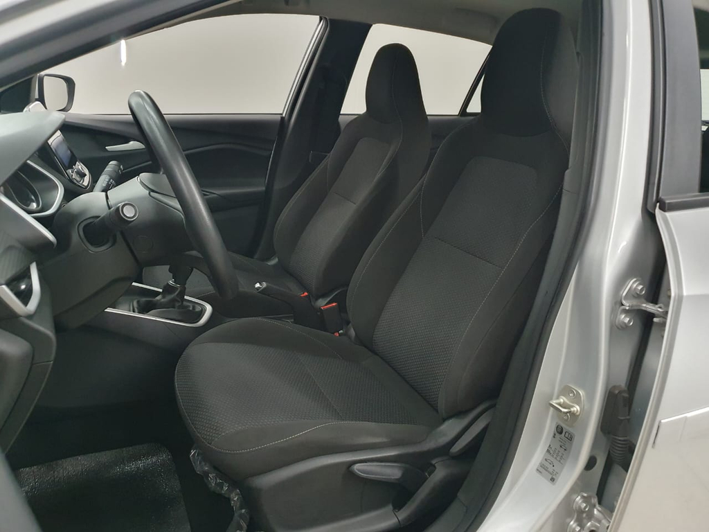 Chevrolet Onix Prata