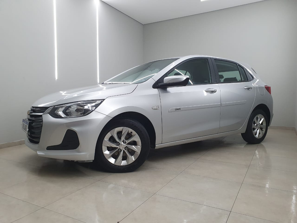 Chevrolet Onix Prata