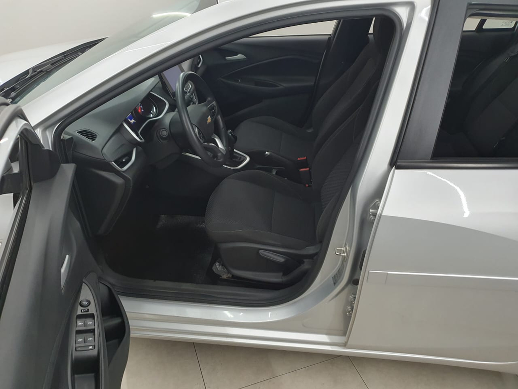 Chevrolet Onix Prata