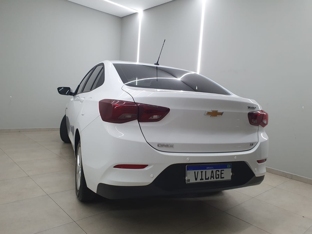 Chevrolet Onix Sedan Branco