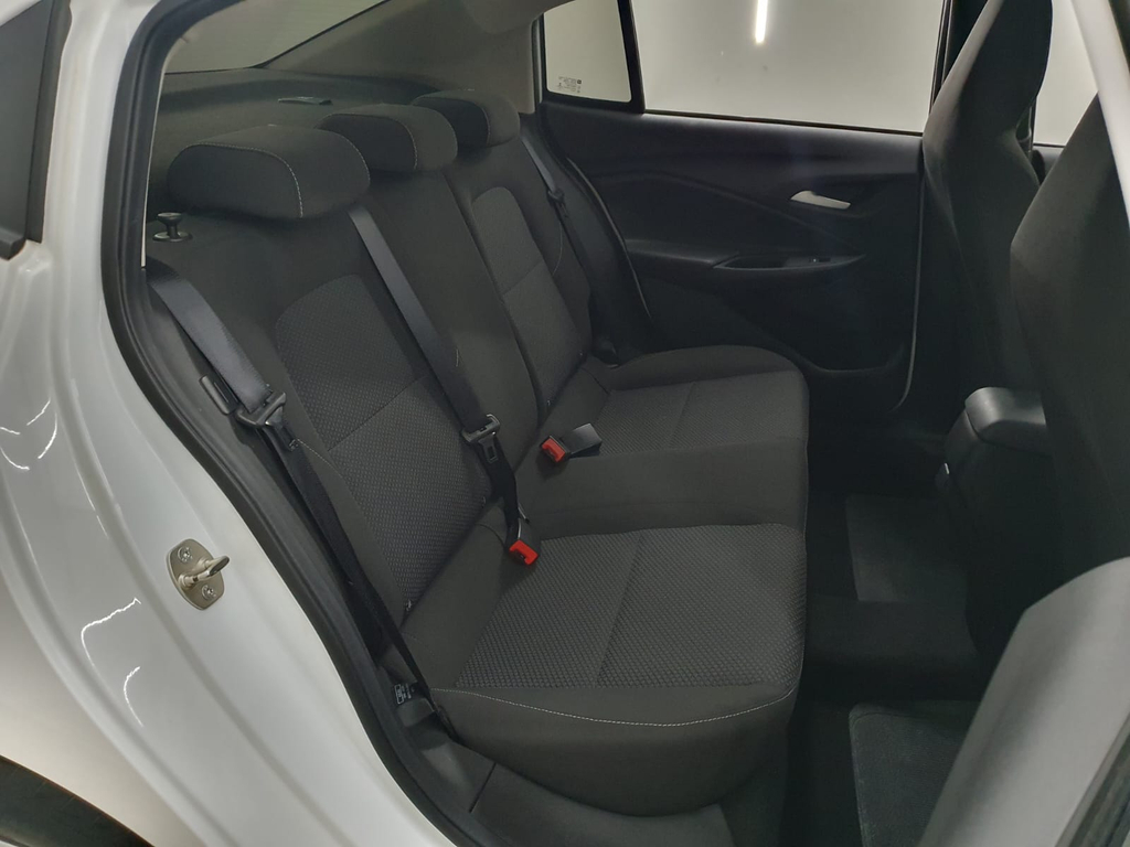 Chevrolet Onix Sedan Branco