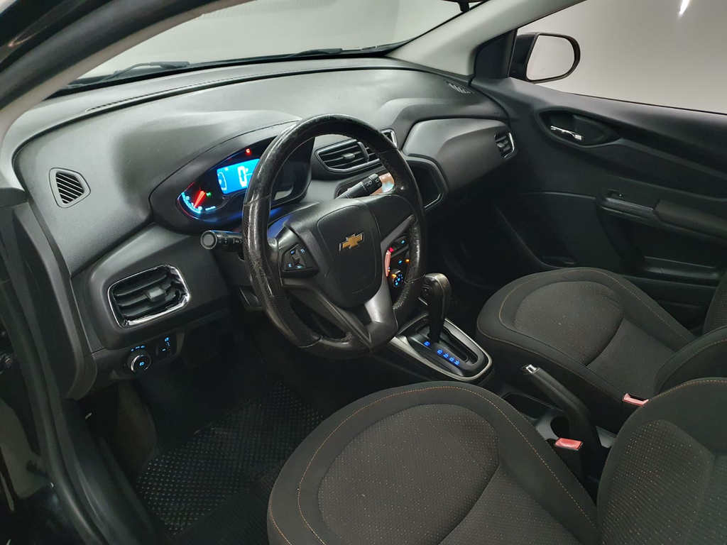 Chevrolet Onix Preto